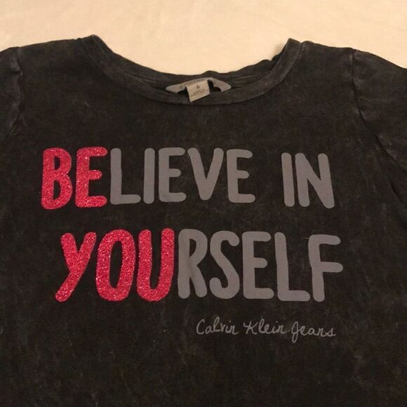 NWT Calvin Klein Jeans Back Split Hem Tee - Size 6 - Picture 1 of 6